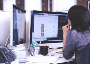 Why No One At Your Accounting Firm Should Have a Single Monitor